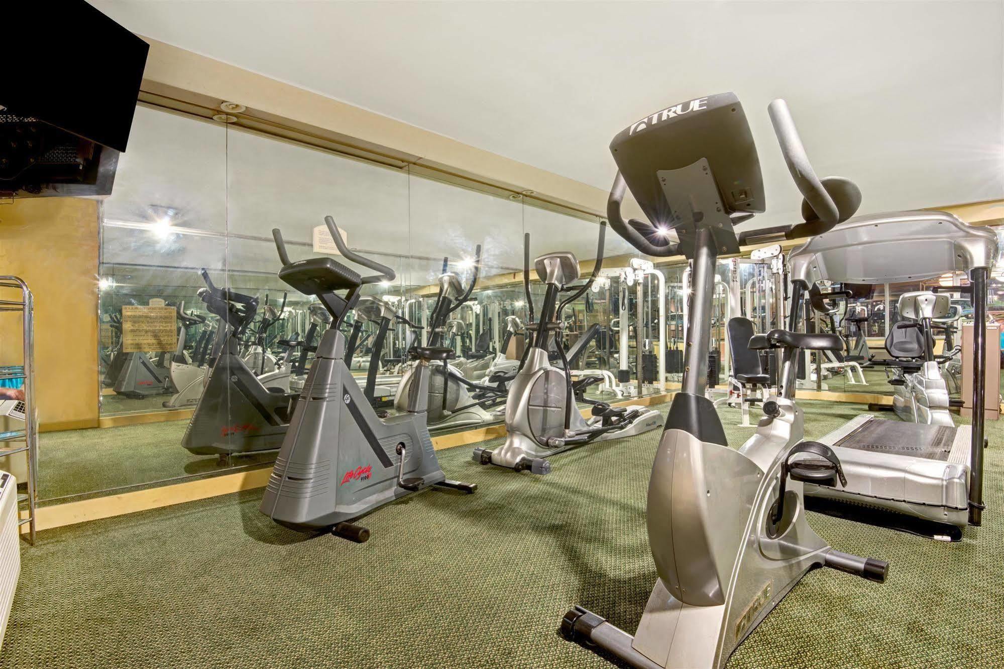 Days Inn By Wyndham Montgomery Near Aum Екстер'єр фото